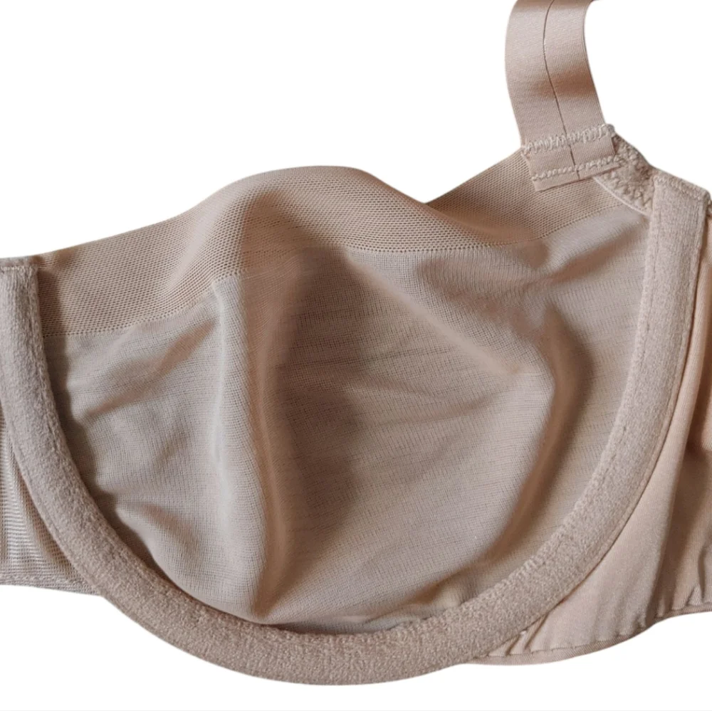 SKIMS No Show Molded Unlined Balconette Bra - Picture 8 of 12